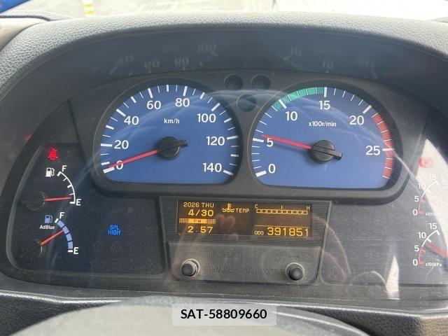 Nissan QUON 2012-02 6677634-24