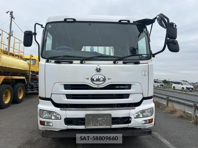 Nissan QUON 2012-02 6677634-5