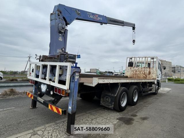 Nissan QUON 2012-02 6677634-8