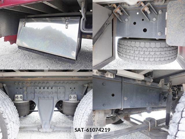 Nissan QUON 2018-01 6677635-15