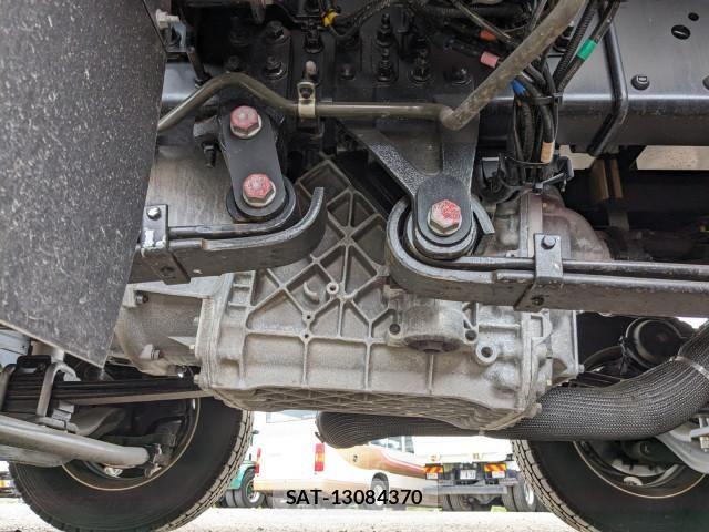 Nissan QUON 2024-09 6677632-17