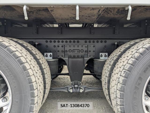 Nissan QUON 2024-09 6677632-18