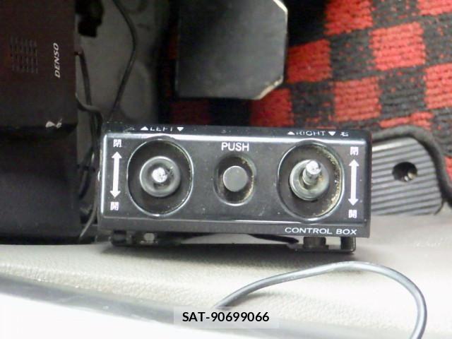 Nissan QUON 2014-10 6677636-22