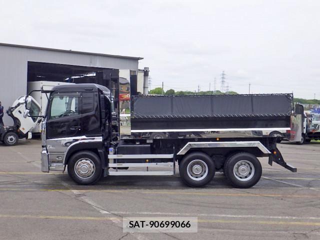 Nissan QUON 2014-10 6677636-3