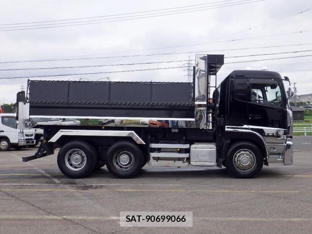 Nissan QUON 2014-10 6677636-4