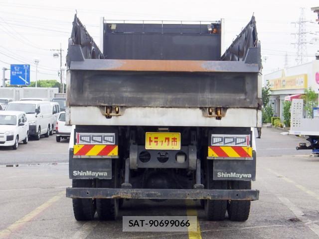Nissan QUON 2014-10 6677636-5