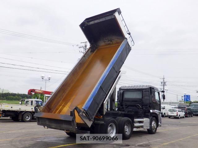 Nissan QUON 2014-10 6677636-6
