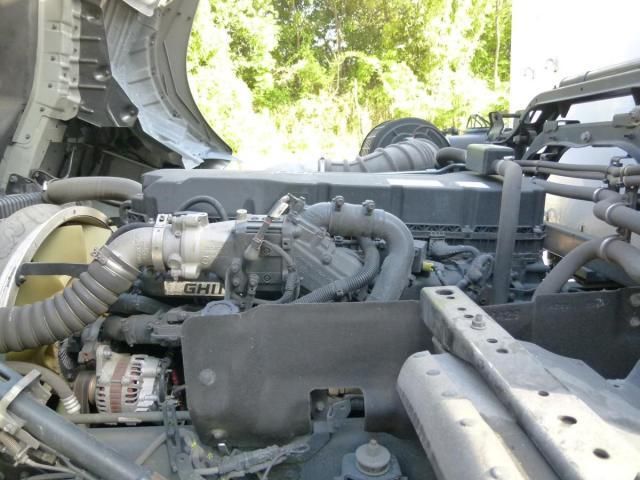 Nissan QUON 2020-05 6734201-17