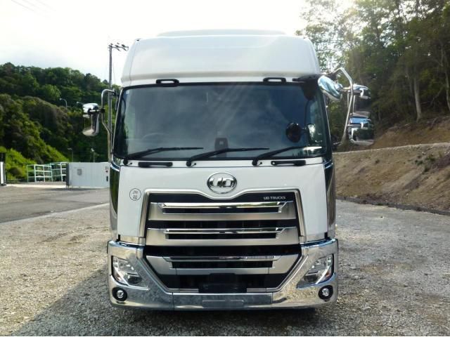 Nissan QUON 2020-05 6734201-1