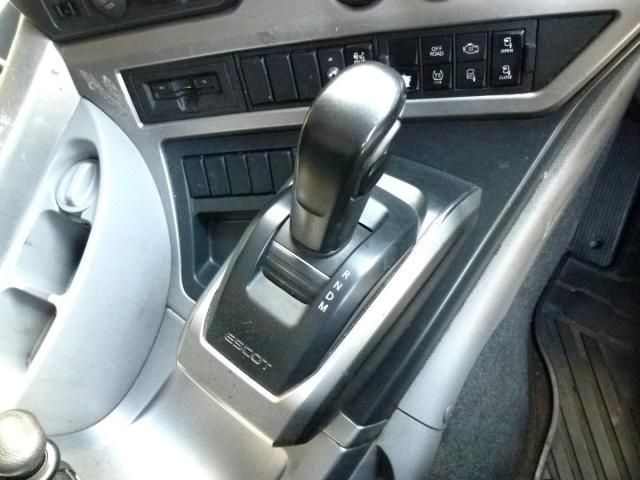 Nissan QUON 2020-05 6734201-24