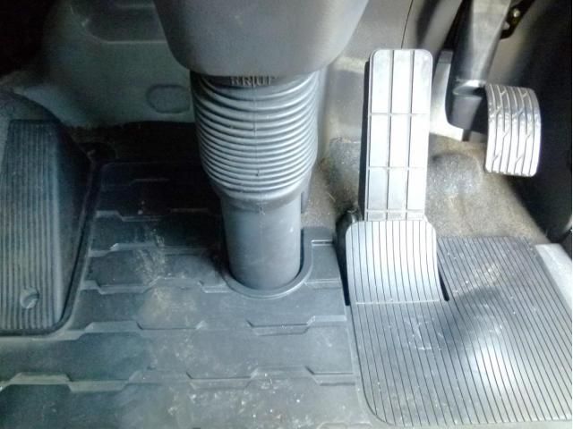 Nissan QUON 2020-05 6734201-25