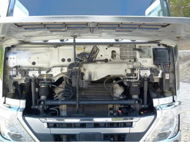 Nissan QUON 2020-05 6734201-7
