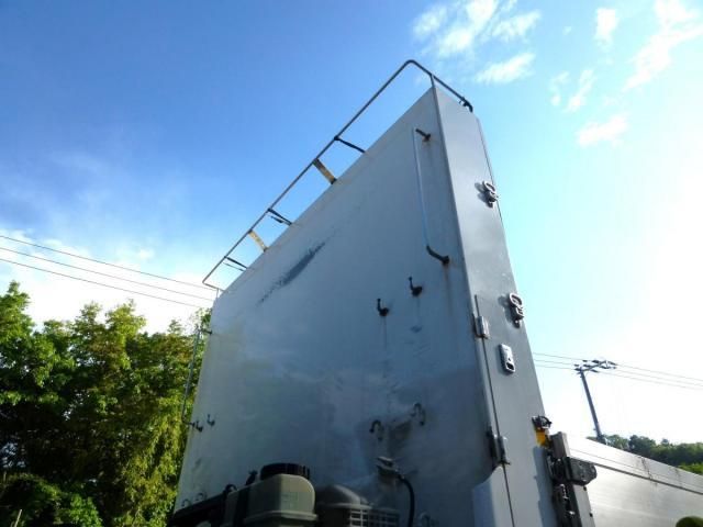 Nissan QUON 2020-05 6734201-8