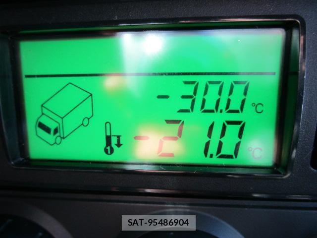 Nissan QUON 2015-08 6791442-13