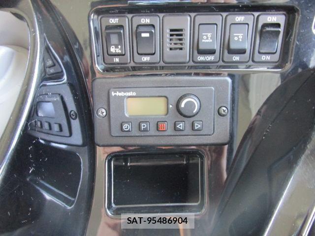 Nissan QUON 2015-08 6791442-24