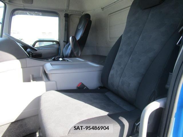Nissan QUON 2015-08 6791442-28