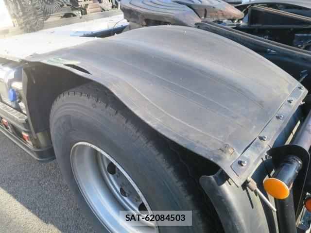 Nissan QUON 2013-05 6791438-11