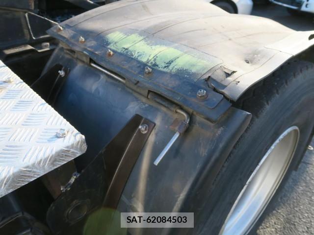 Nissan QUON 2013-05 6791438-12