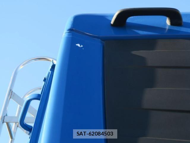Nissan QUON 2013-05 6791438-16