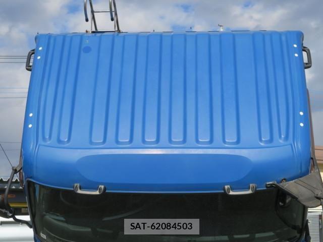 Nissan QUON 2013-05 6791438-17