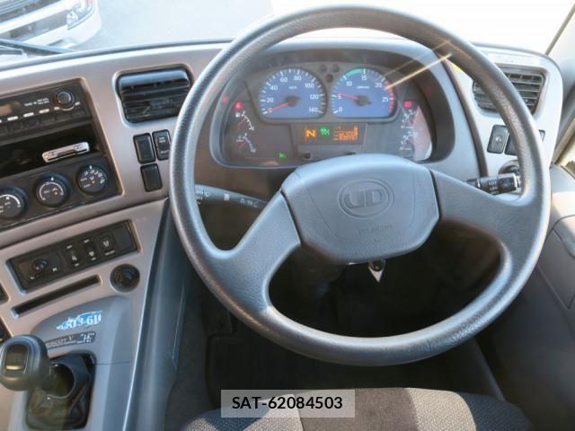 Nissan QUON 2013-05 6791438-19