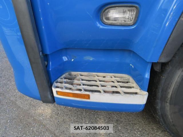 Nissan QUON 2013-05 6791438-22