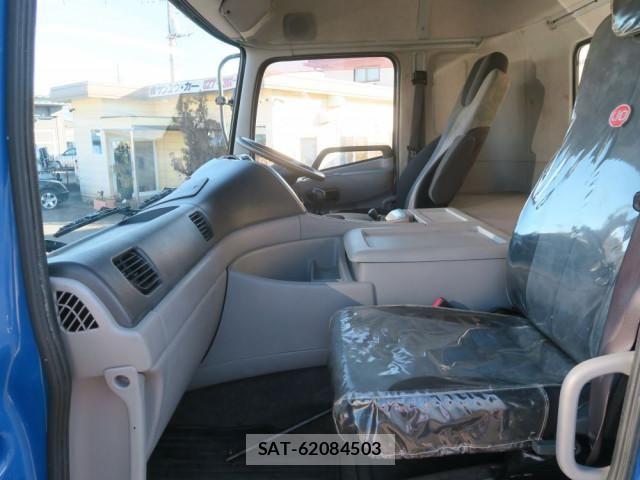 Nissan QUON 2013-05 6791438-24