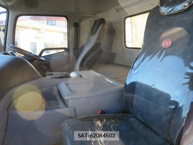 Nissan QUON 2013-05 6791438-25