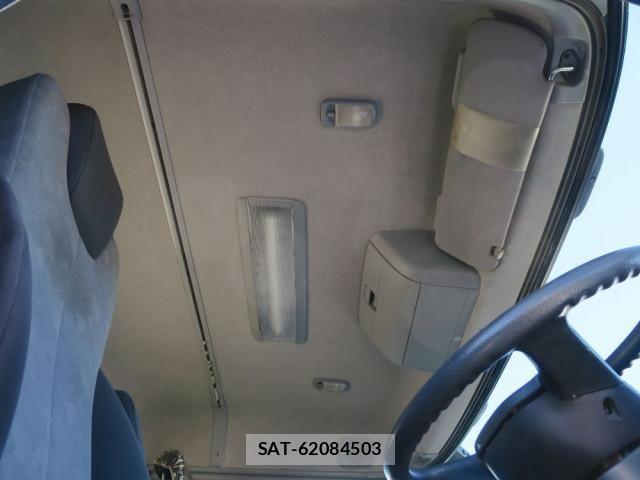 Nissan QUON 2013-05 6791438-27