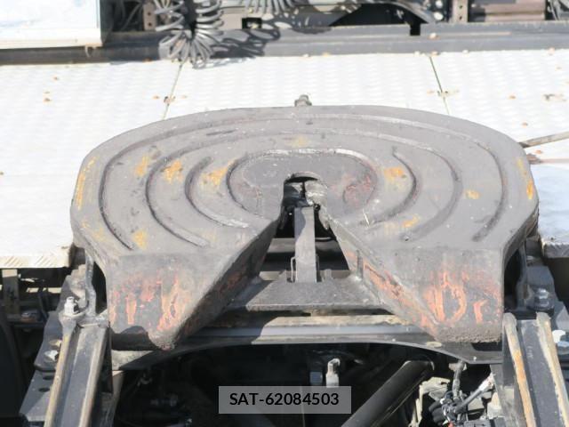 Nissan QUON 2013-05 6791438-4
