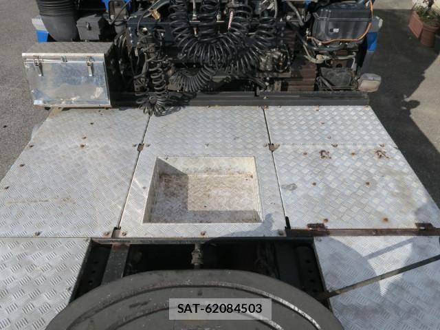 Nissan QUON 2013-05 6791438-7