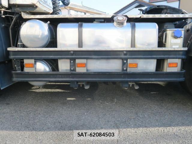 Nissan QUON 2013-05 6791438-8