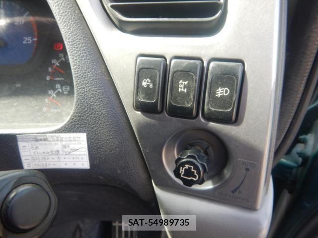 Nissan QUON 2014-03 6791441-15
