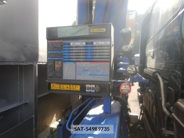 Nissan QUON 2014-03 6791441-26