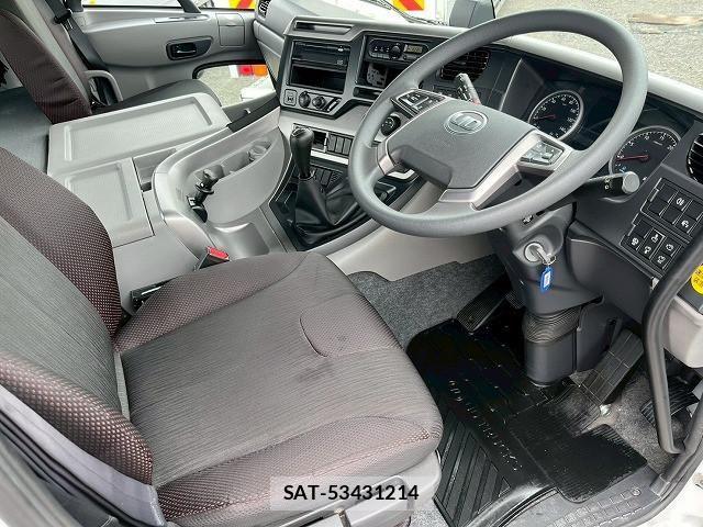 Nissan QUON 2022-08 6791432-17