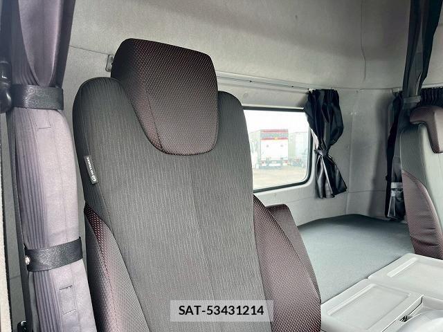 Nissan QUON 2022-08 6791432-18