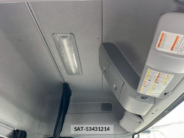Nissan QUON 2022-08 6791432-19