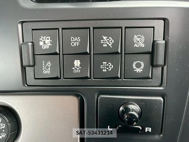 Nissan QUON 2022-08 6791432-27