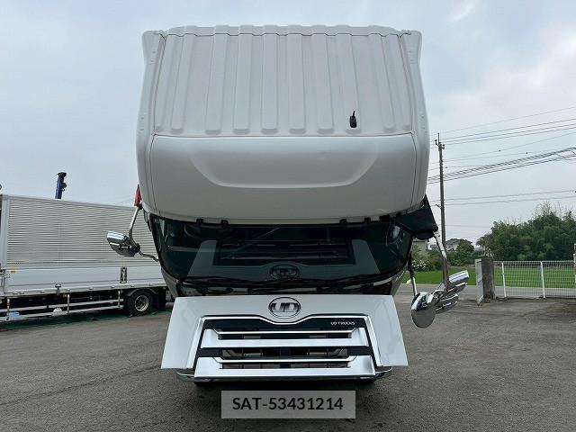 Nissan QUON 2022-08 6791432-3