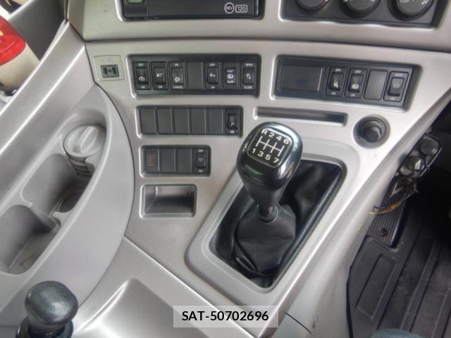 Nissan QUON 2013-01 6791440-12