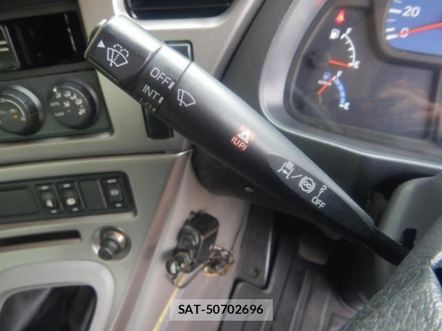 Nissan QUON 2013-01 6791440-13
