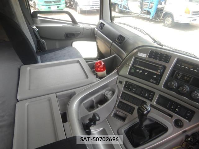 Nissan QUON 2013-01 6791440-15