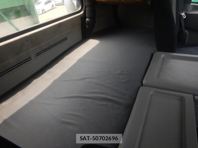 Nissan QUON 2013-01 6791440-16
