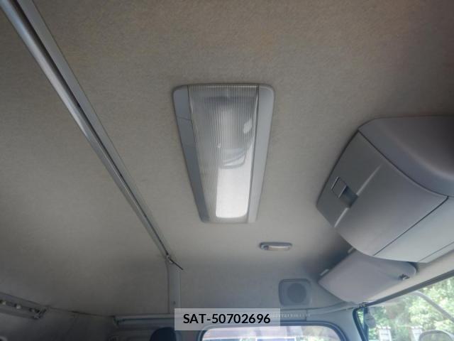 Nissan QUON 2013-01 6791440-17