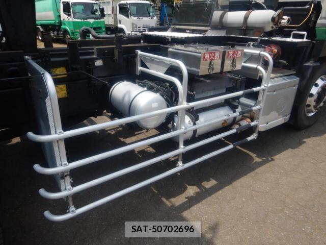 Nissan QUON 2013-01 6791440-26