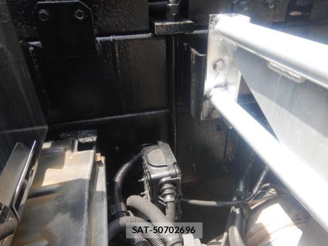 Nissan QUON 2013-01 6791440-27