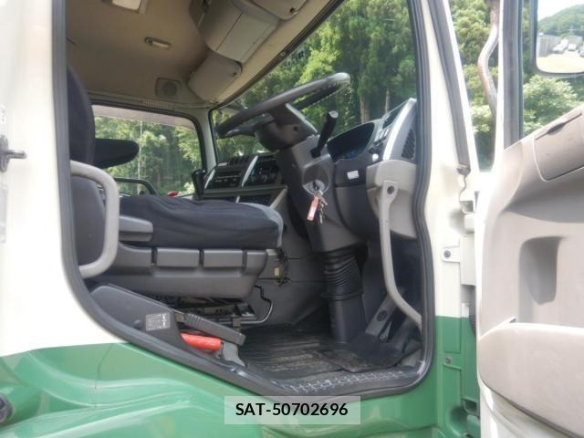 Nissan QUON 2013-01 6791440-8