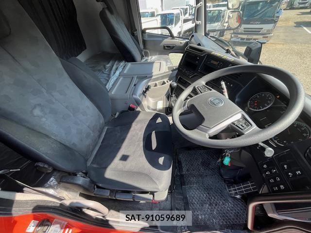 Nissan QUON 2018-09 6791434-29