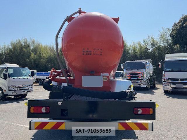 Nissan QUON 2018-09 6791434-5