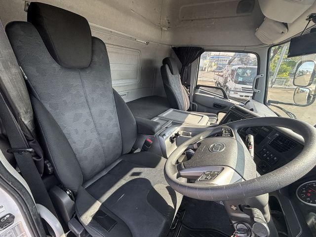 Nissan QUON 2020-04 6805456-13